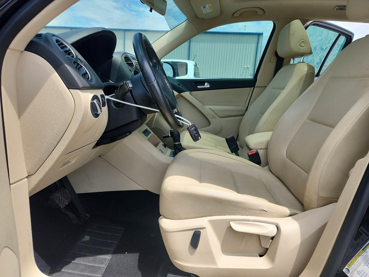 2015 Volkswagen Tiguan S Black vin: WVGAV7AX2FW504531