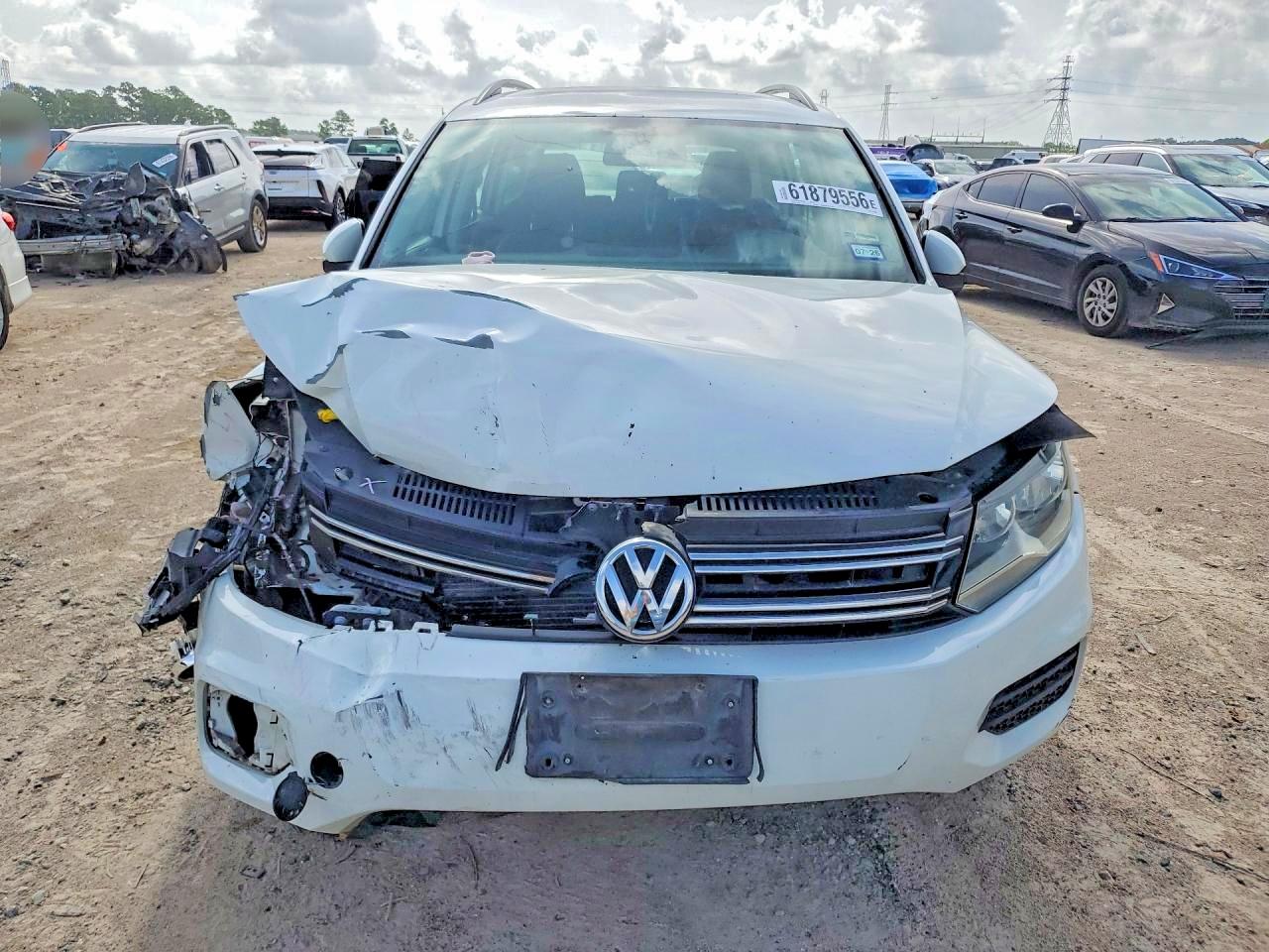 2015 Volkswagen Tiguan S White vin: WVGAV7AX2FW518896