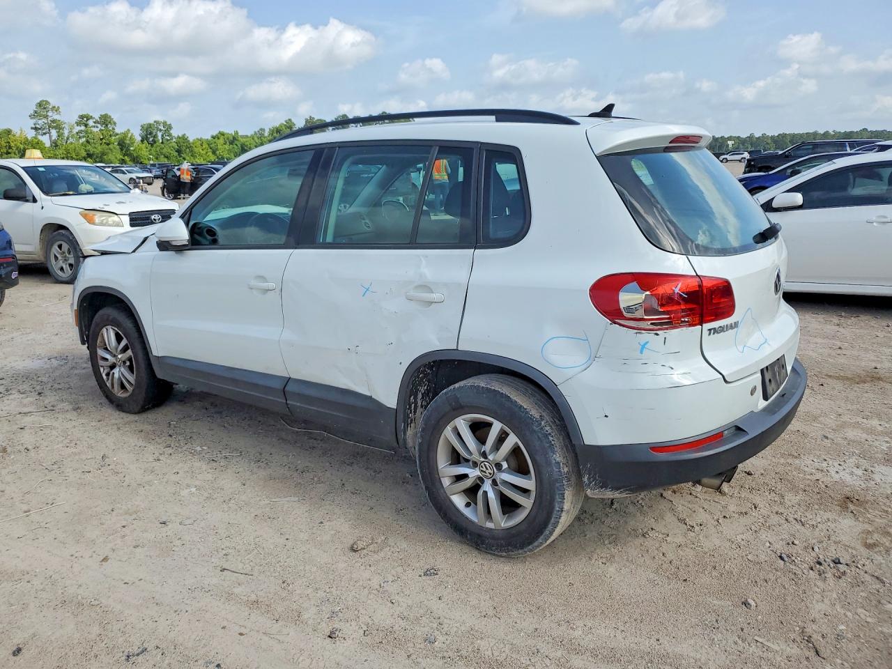 2015 Volkswagen Tiguan S White vin: WVGAV7AX2FW518896