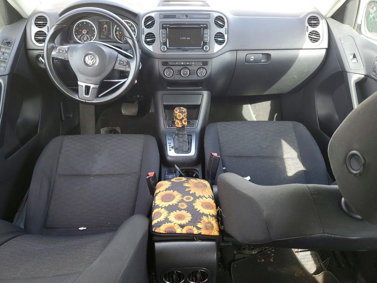 2015 Volkswagen Tiguan S White vin: WVGAV7AX2FW518896