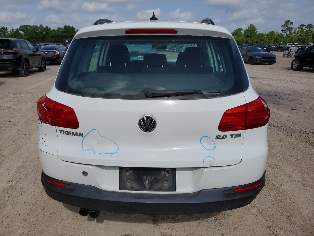 2015 Volkswagen Tiguan S White vin: WVGAV7AX2FW518896