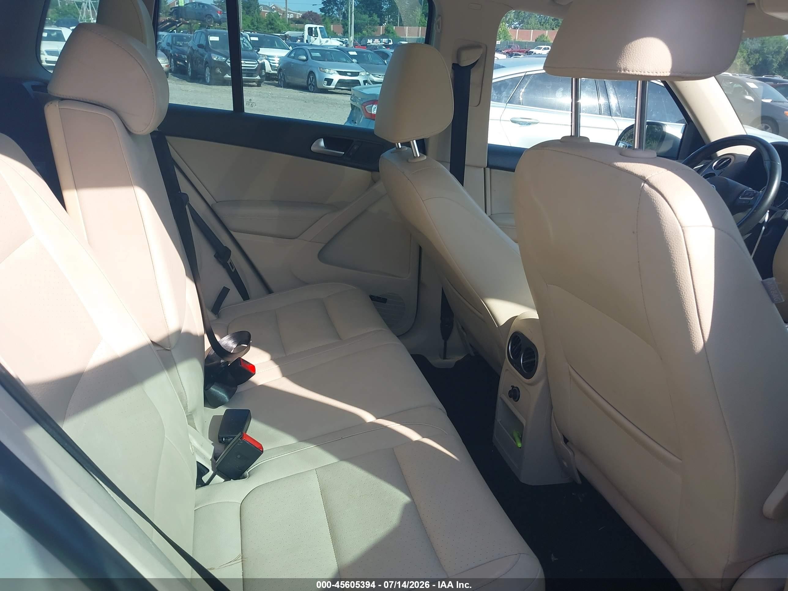 2015 Volkswagen Tiguan Sel Gold vin: WVGAV7AX2FW537917