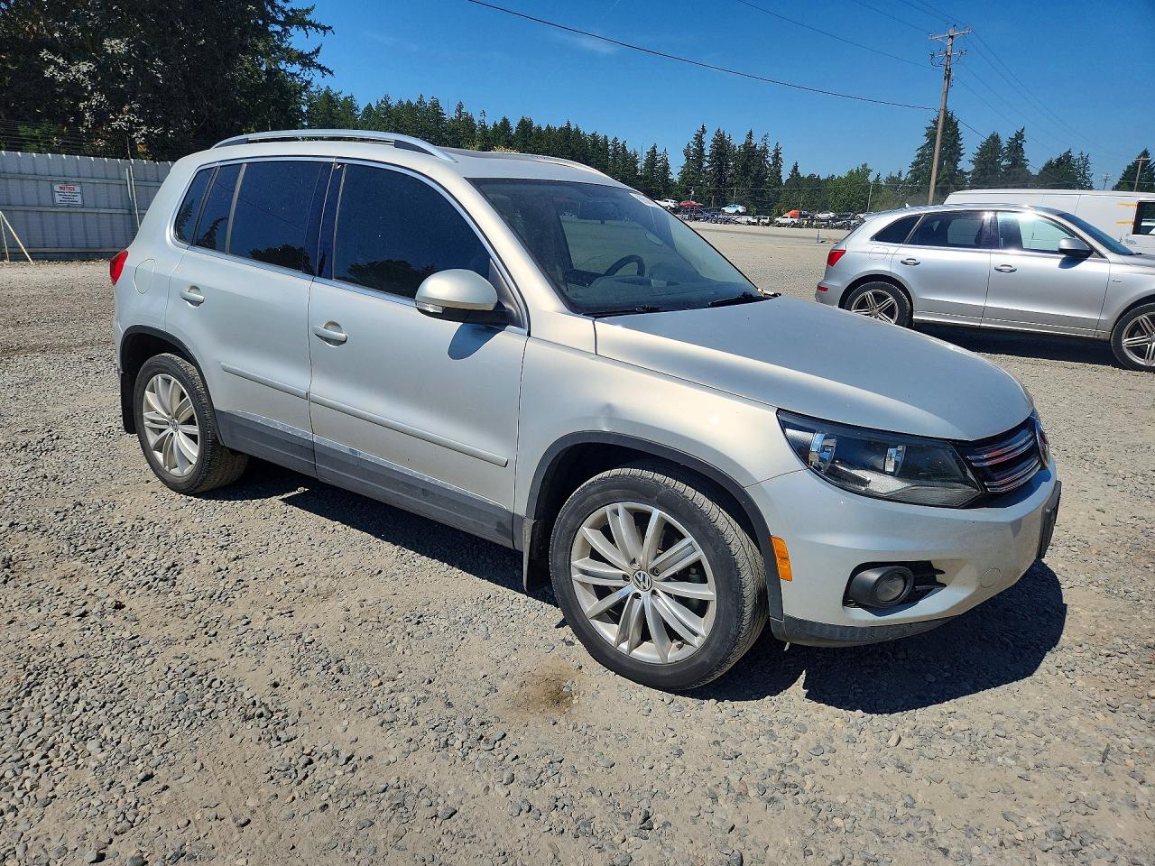 2015 Volkswagen Tiguan S Серебряный vin: WVGAV7AX2FW539859
