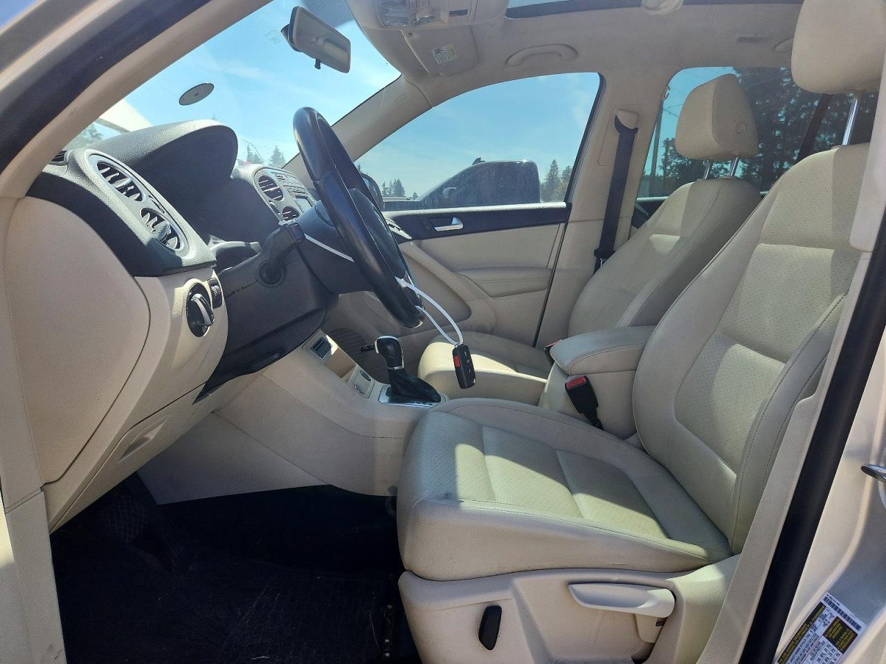 2015 Volkswagen Tiguan S Серебряный vin: WVGAV7AX2FW539859