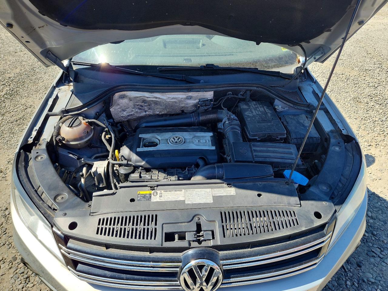 2015 Volkswagen Tiguan S Серебряный vin: WVGAV7AX2FW539859