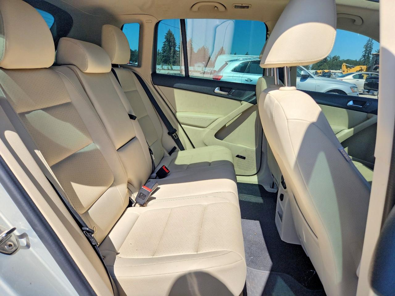 2015 Volkswagen Tiguan S Серебряный vin: WVGAV7AX2FW539859
