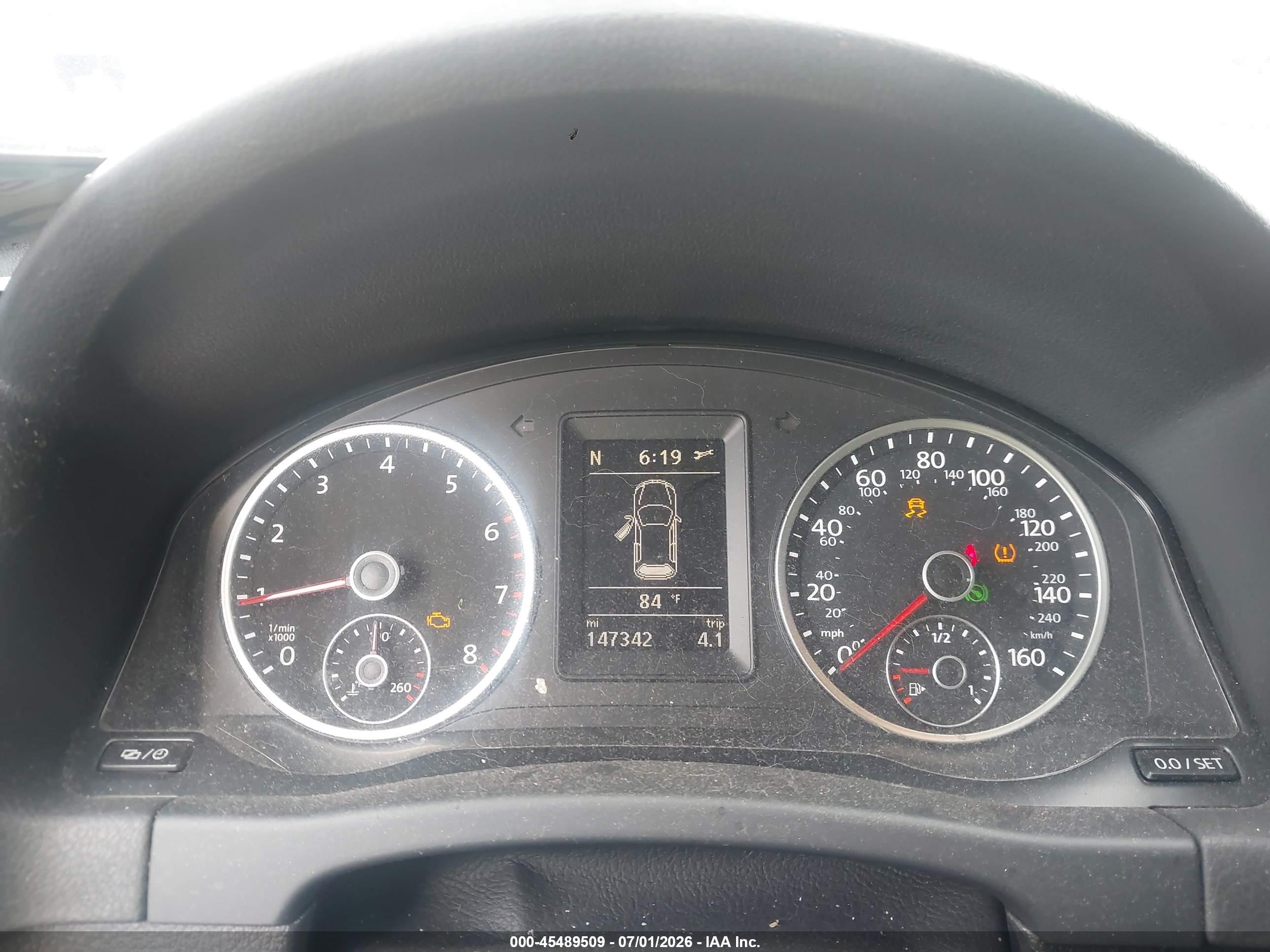 2015 Volkswagen Tiguan S Silver vin: WVGAV7AX2FW559979