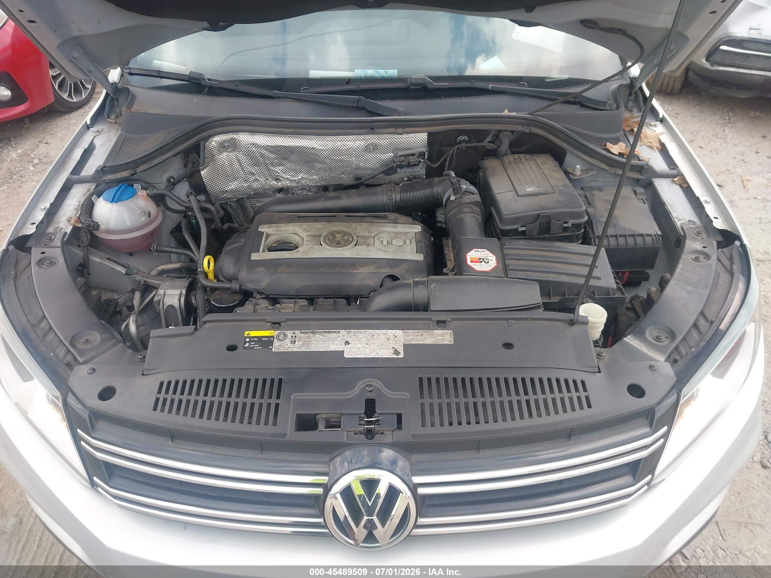 2015 Volkswagen Tiguan S Silver vin: WVGAV7AX2FW559979