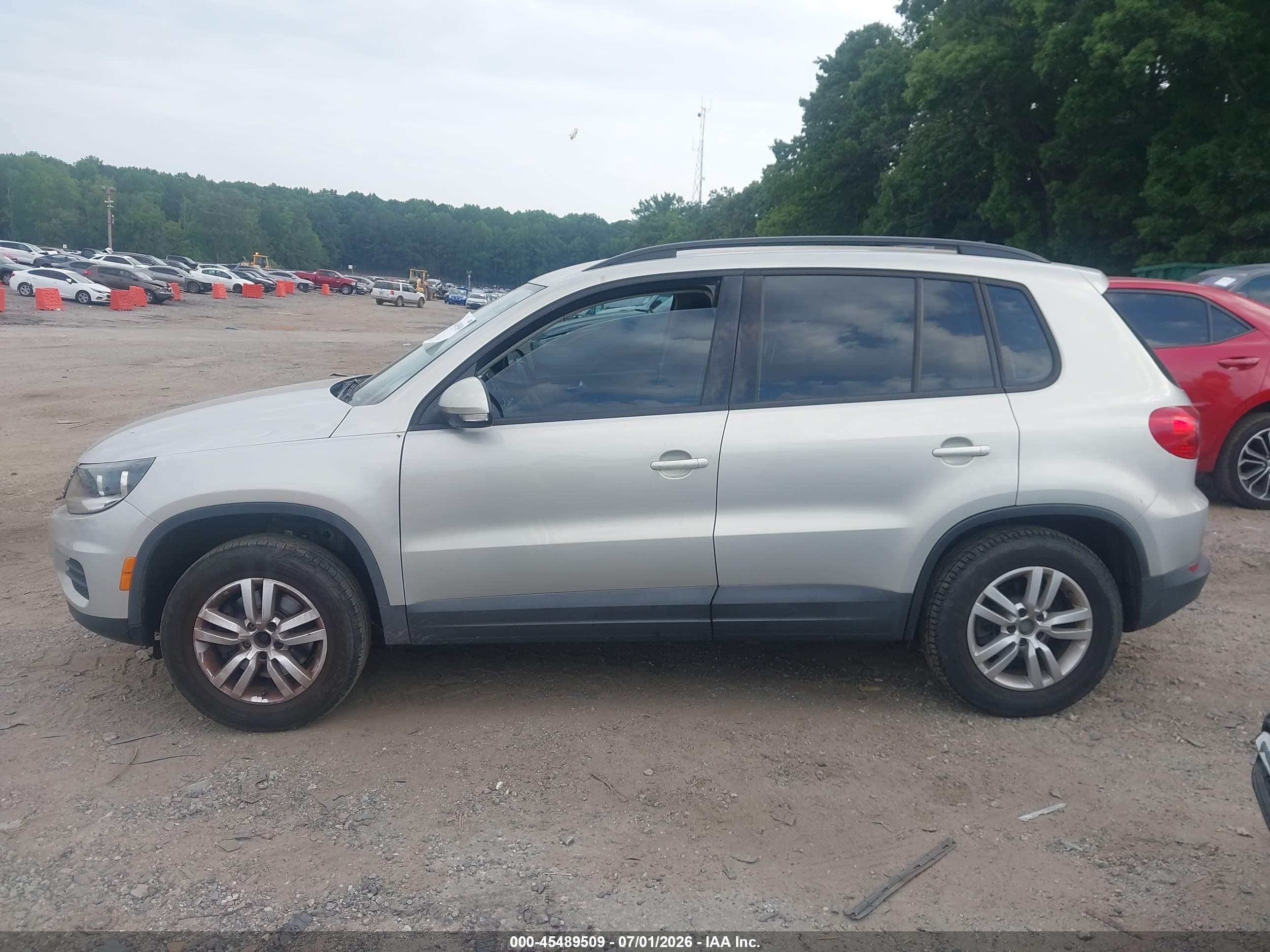 2015 Volkswagen Tiguan S Silver vin: WVGAV7AX2FW559979