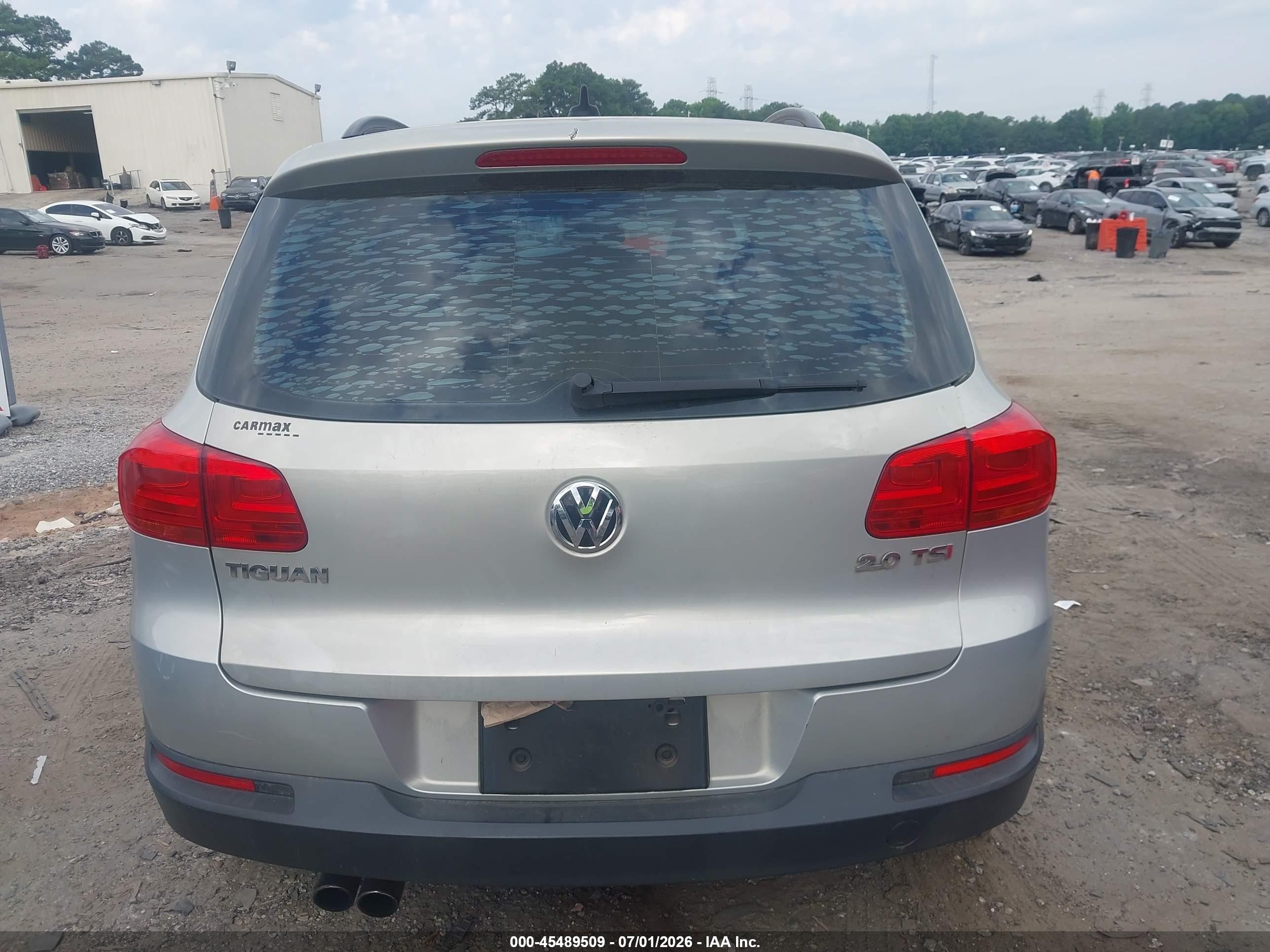 2015 Volkswagen Tiguan S Silver vin: WVGAV7AX2FW559979