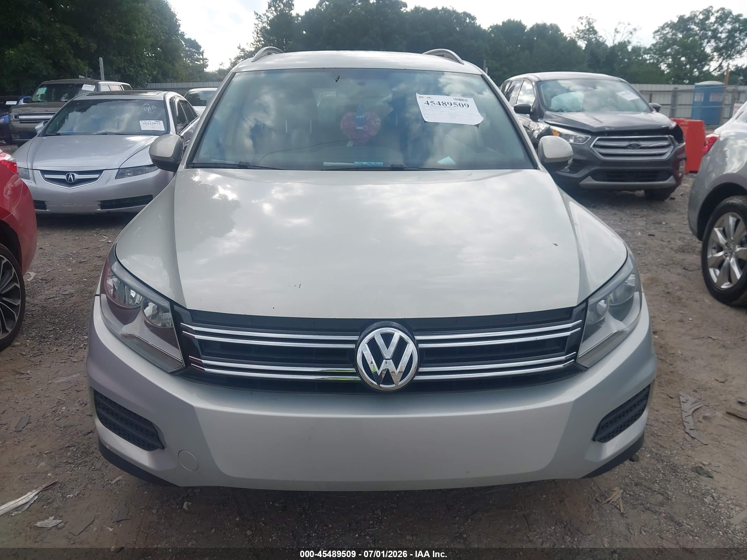 2015 Volkswagen Tiguan S Silver vin: WVGAV7AX2FW559979