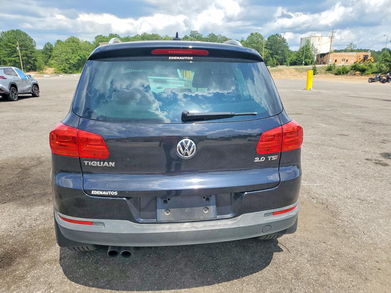 2015 Volkswagen Tiguan S Черный vin: WVGAV7AX2FW561859
