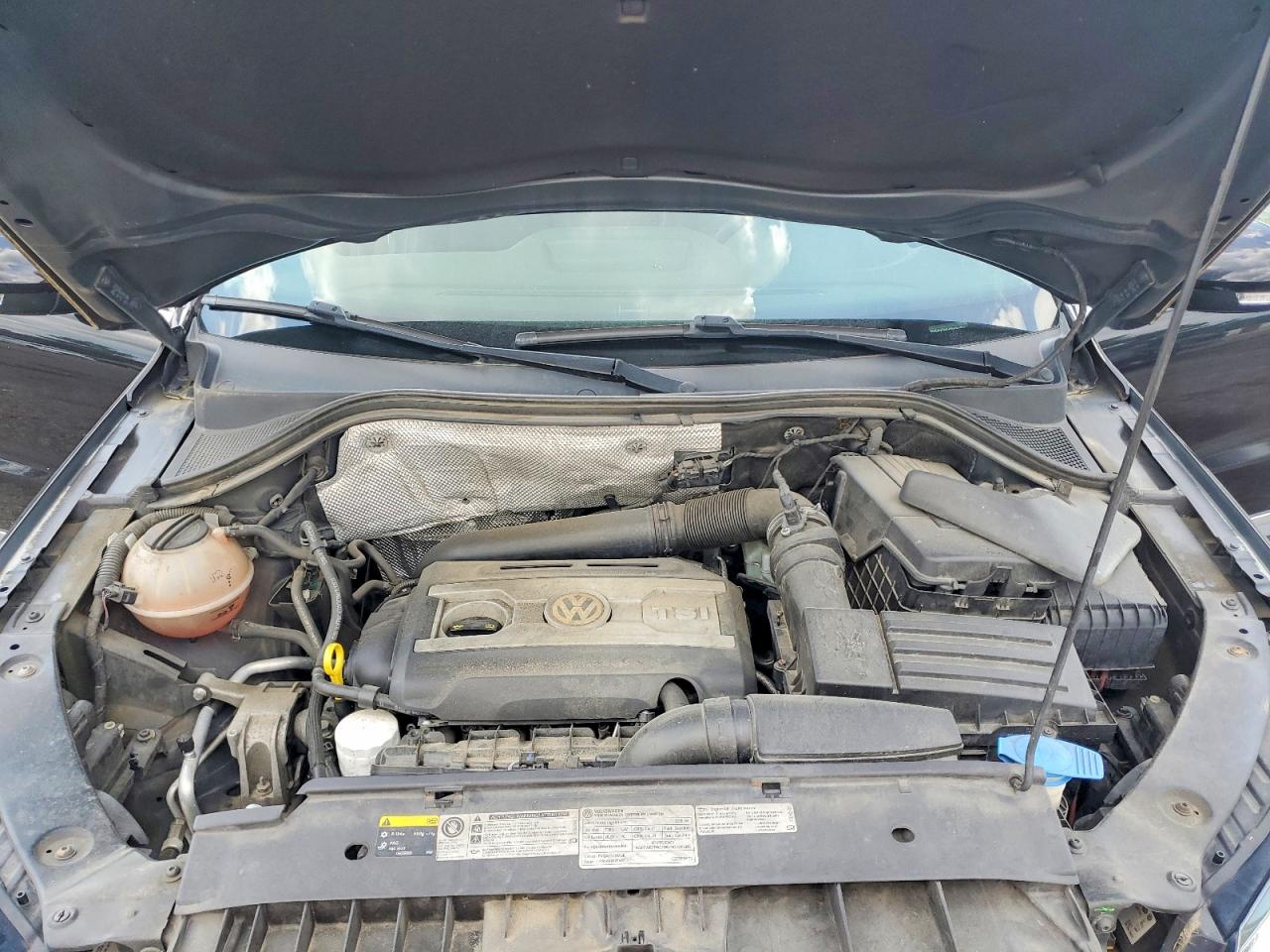 2015 Volkswagen Tiguan S Черный vin: WVGAV7AX2FW561859