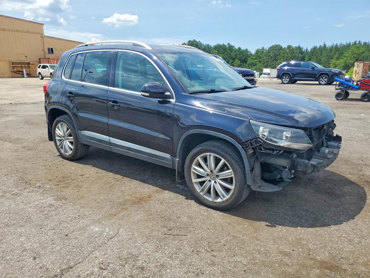 2015 Volkswagen Tiguan S Черный vin: WVGAV7AX2FW561859