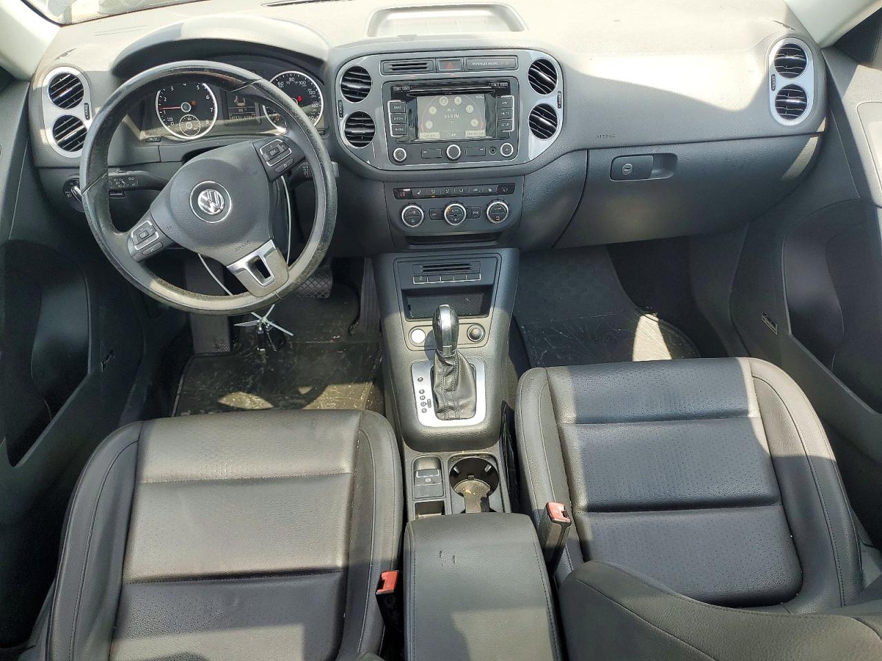 2015 Volkswagen Tiguan S Черный vin: WVGAV7AX2FW561859