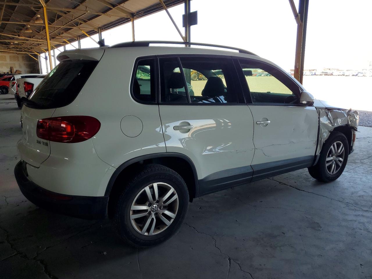 2015 Volkswagen Tiguan S White vin: WVGAV7AX2FW565345