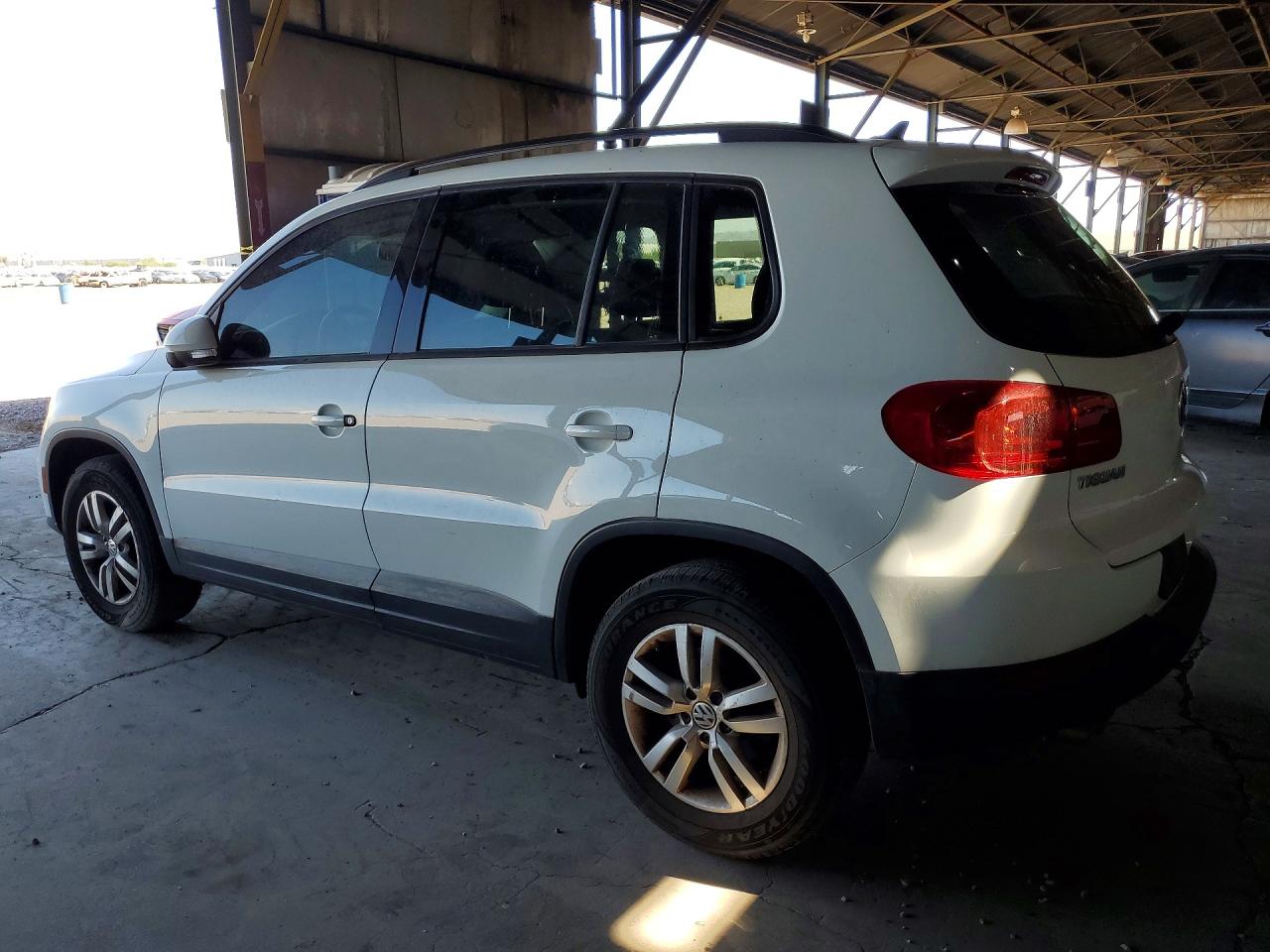 2015 Volkswagen Tiguan S White vin: WVGAV7AX2FW565345