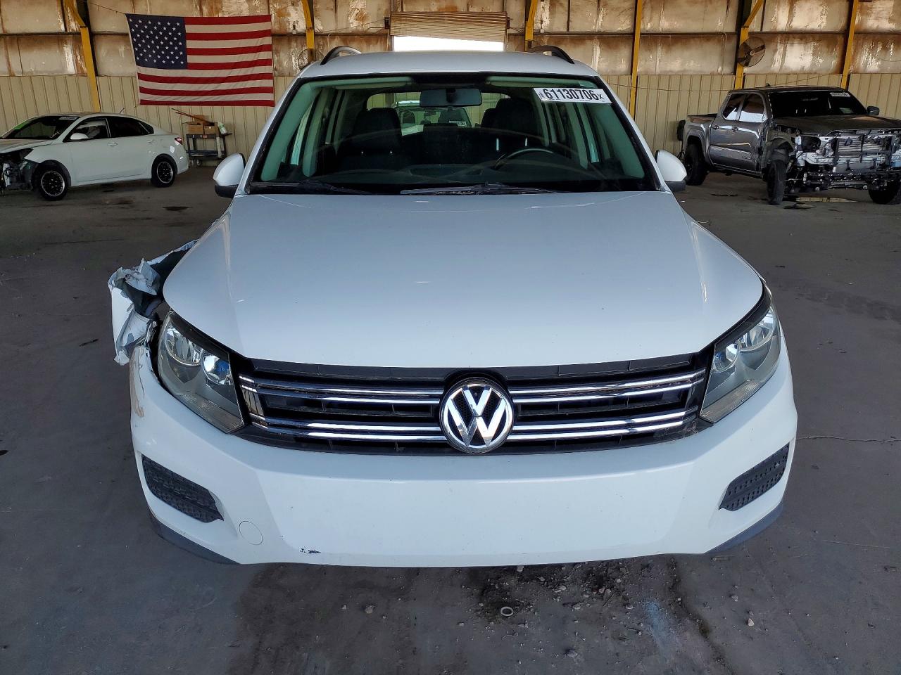 2015 Volkswagen Tiguan S White vin: WVGAV7AX2FW565345