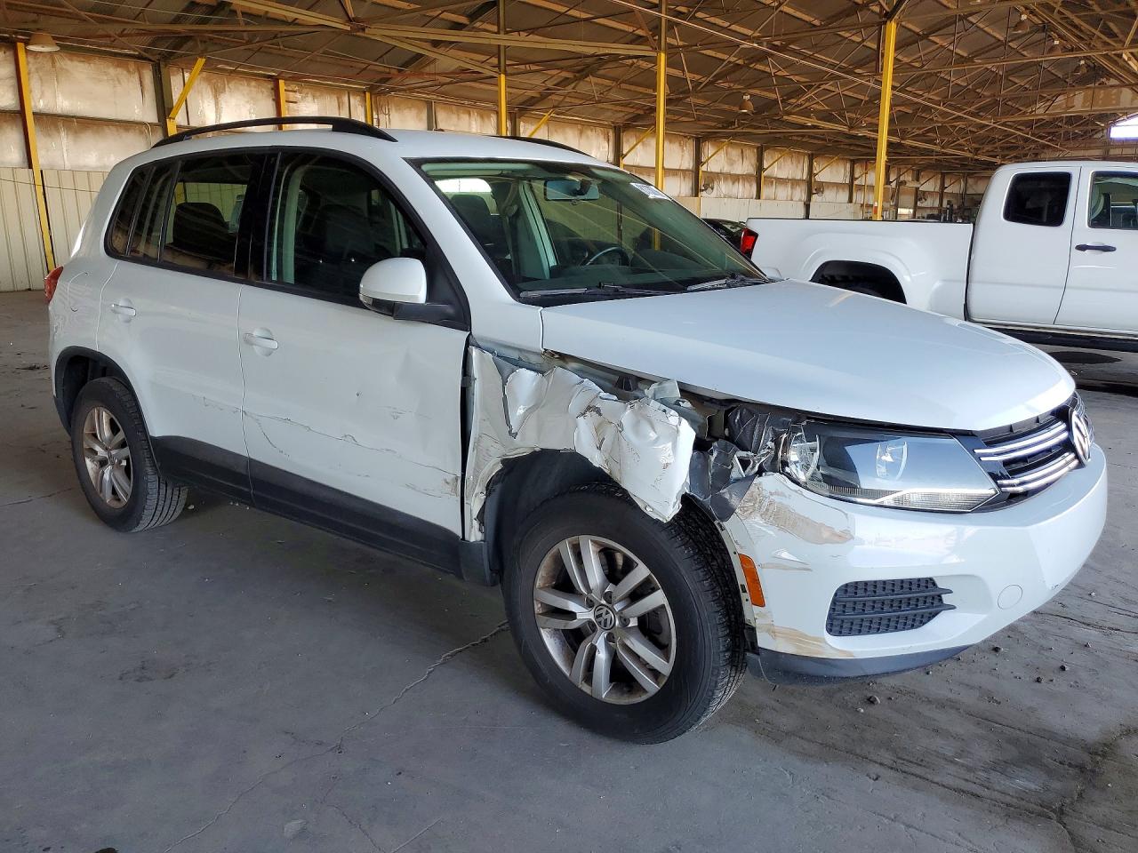2015 Volkswagen Tiguan S White vin: WVGAV7AX2FW565345