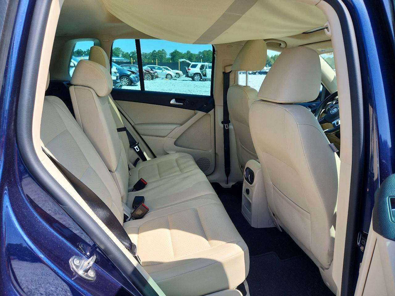 2015 Volkswagen Tiguan S Blue vin: WVGAV7AX2FW592898