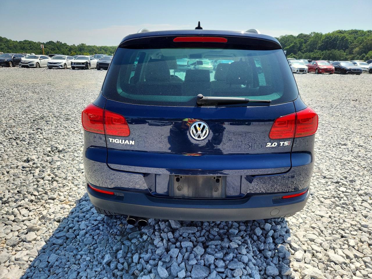 2015 Volkswagen Tiguan S Blue vin: WVGAV7AX2FW592898