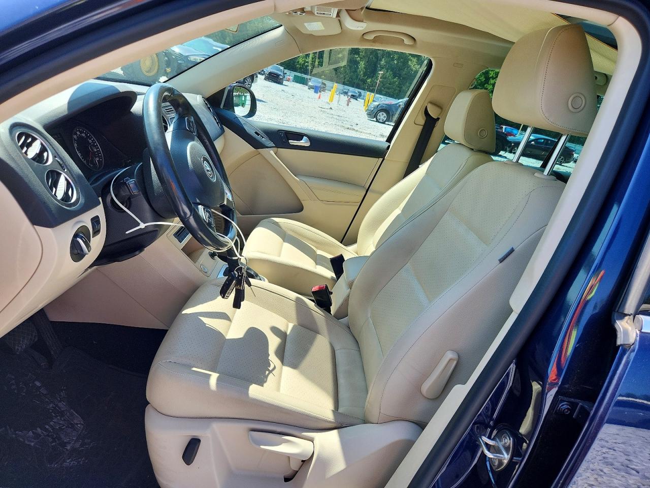 2015 Volkswagen Tiguan S Blue vin: WVGAV7AX2FW592898