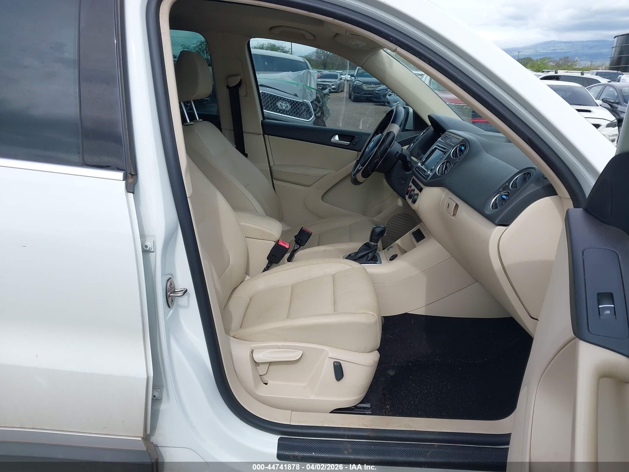 2015 Volkswagen Tiguan Se White vin: WVGAV7AX2FW607352