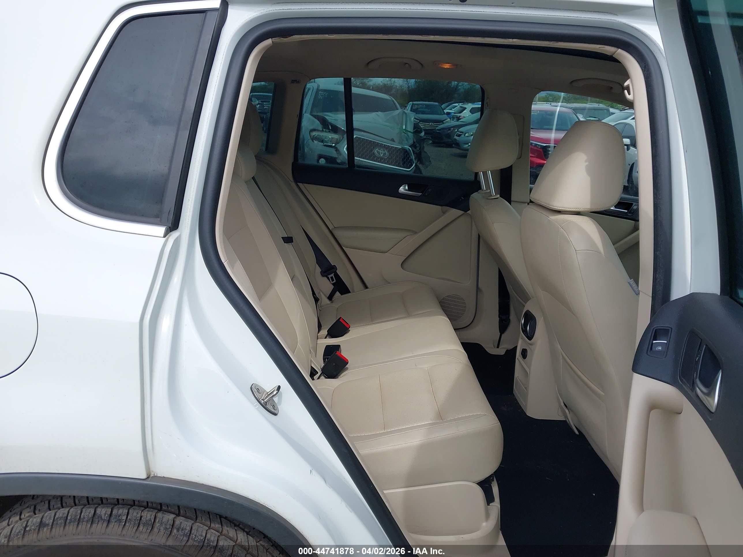 2015 Volkswagen Tiguan Se White vin: WVGAV7AX2FW607352