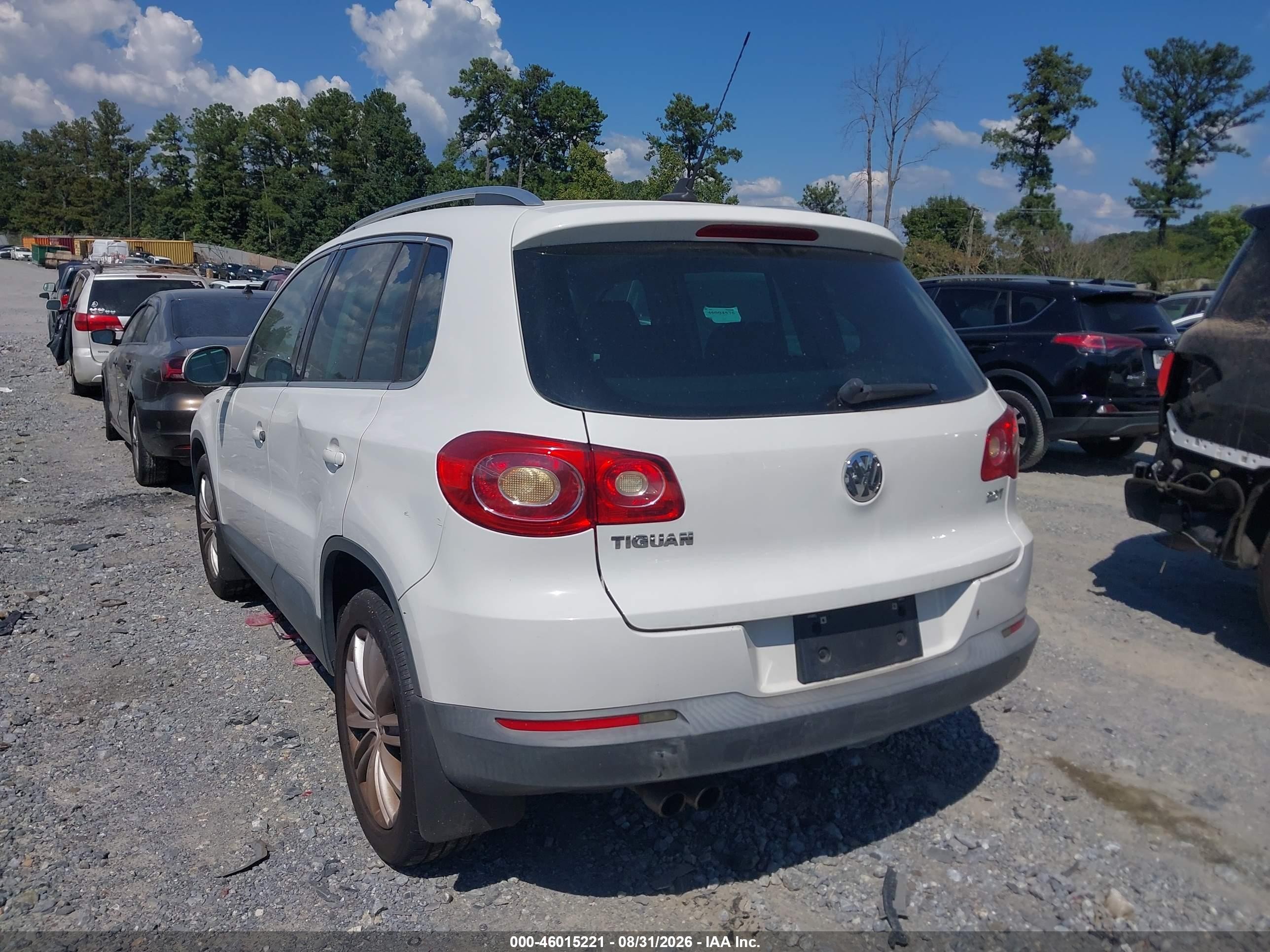 2010 Volkswagen Tiguan Wolfsburg Edition White vin: WVGAV7AX3AW003110