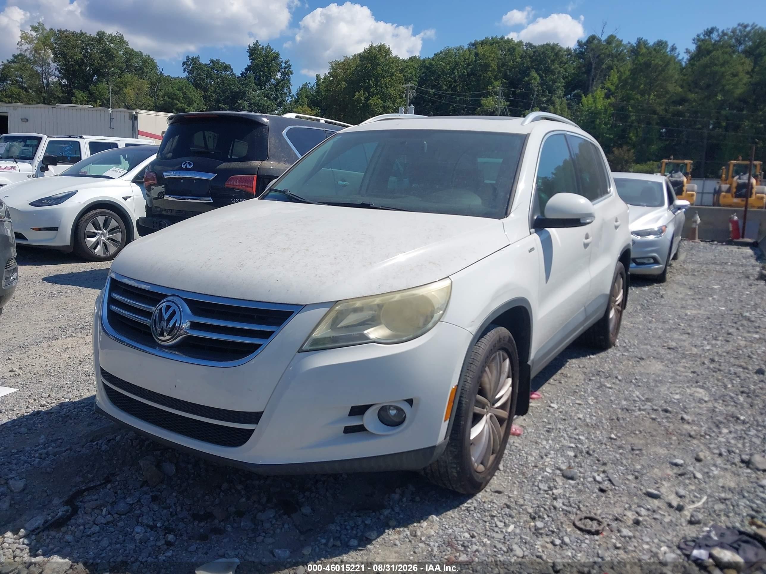 2010 Volkswagen Tiguan Wolfsburg Edition White vin: WVGAV7AX3AW003110