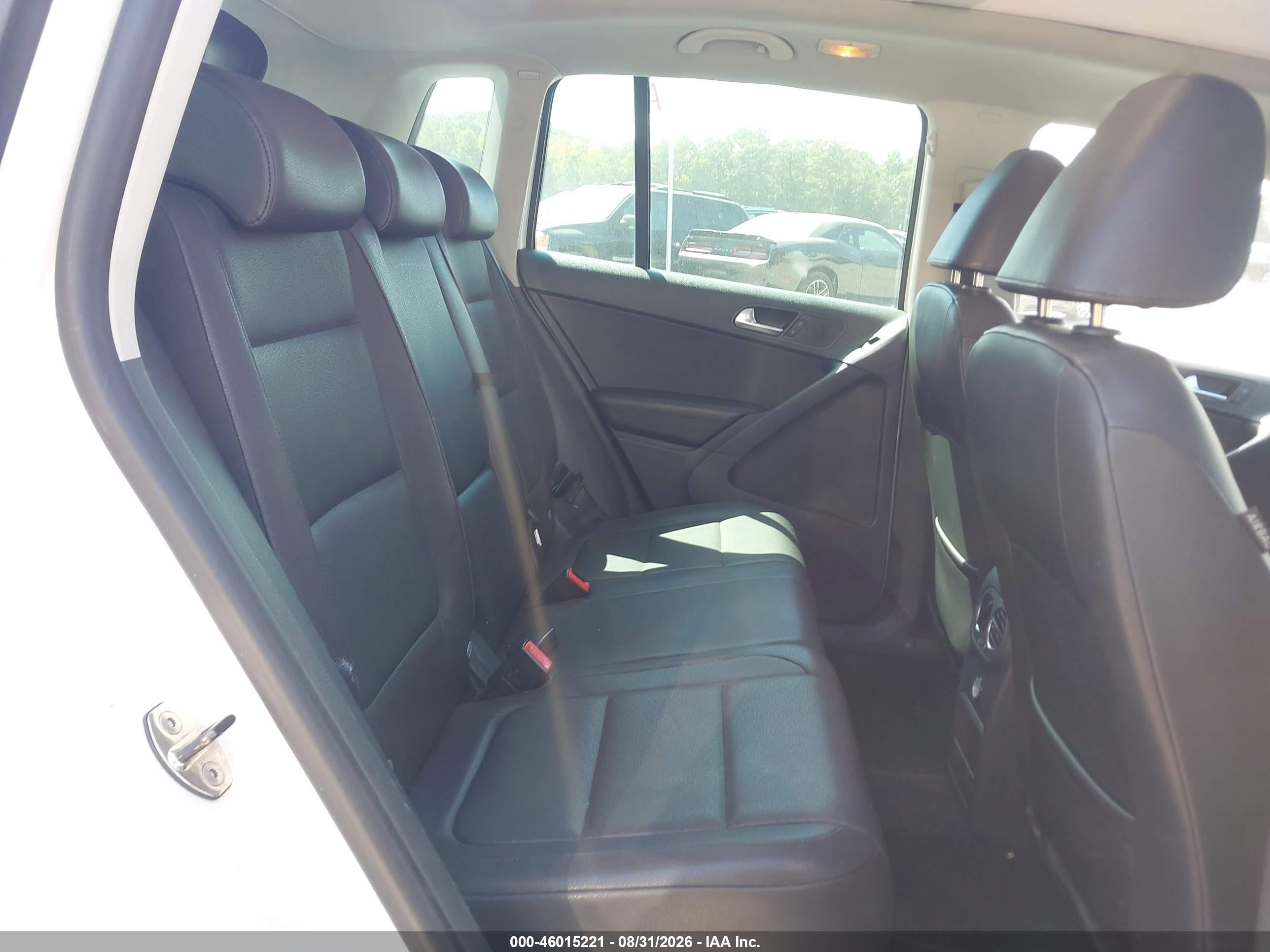 2010 Volkswagen Tiguan Wolfsburg Edition White vin: WVGAV7AX3AW003110