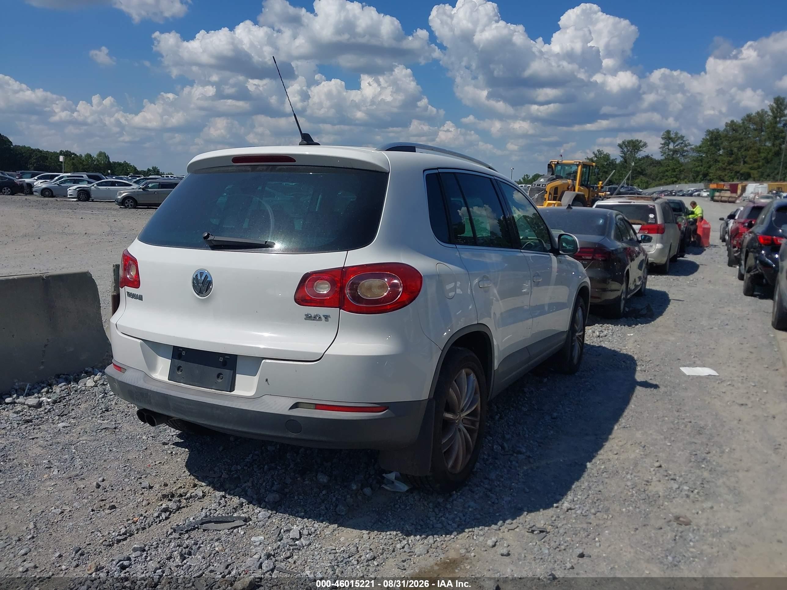 2010 Volkswagen Tiguan Wolfsburg Edition White vin: WVGAV7AX3AW003110