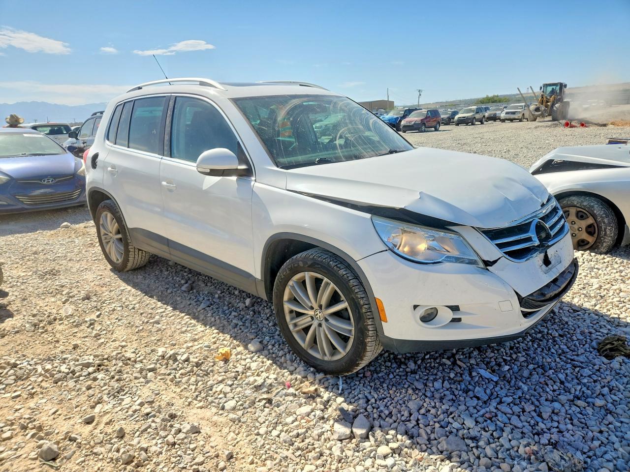 2011 Volkswagen Tiguan S Белый vin: WVGAV7AX3BW521493