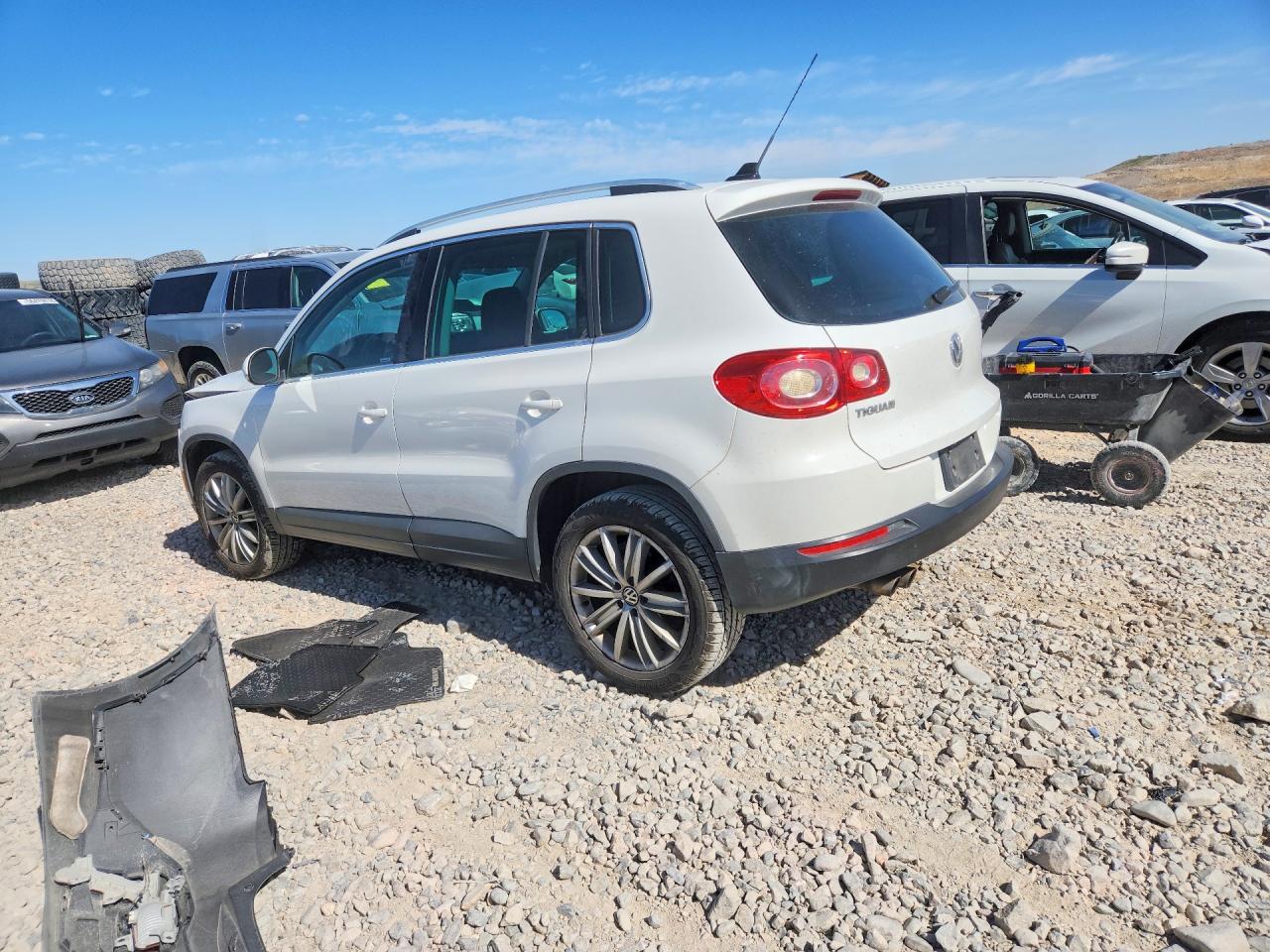 2011 Volkswagen Tiguan S Белый vin: WVGAV7AX3BW521493