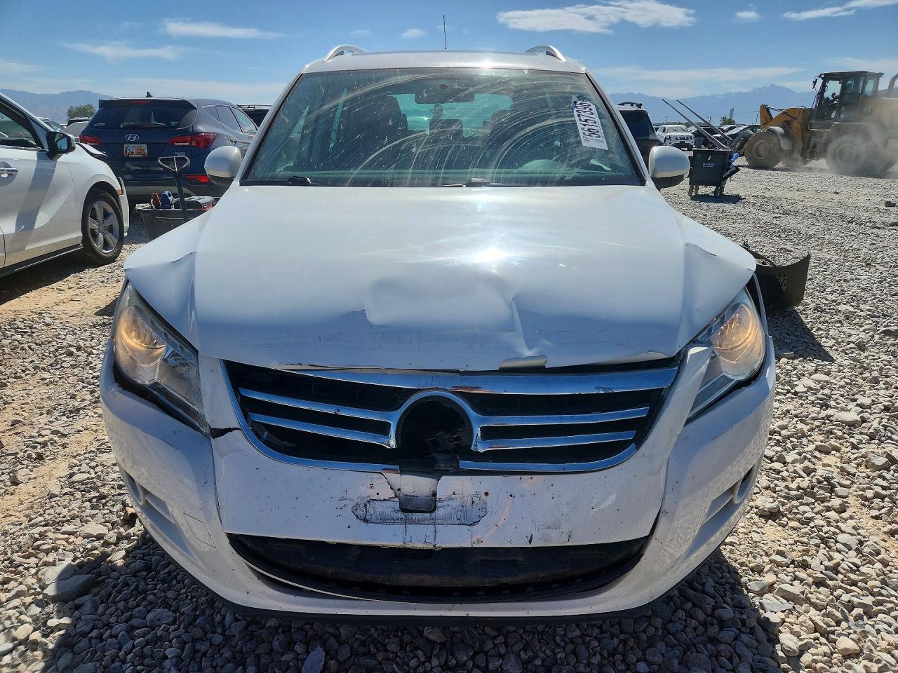2011 Volkswagen Tiguan S Белый vin: WVGAV7AX3BW521493