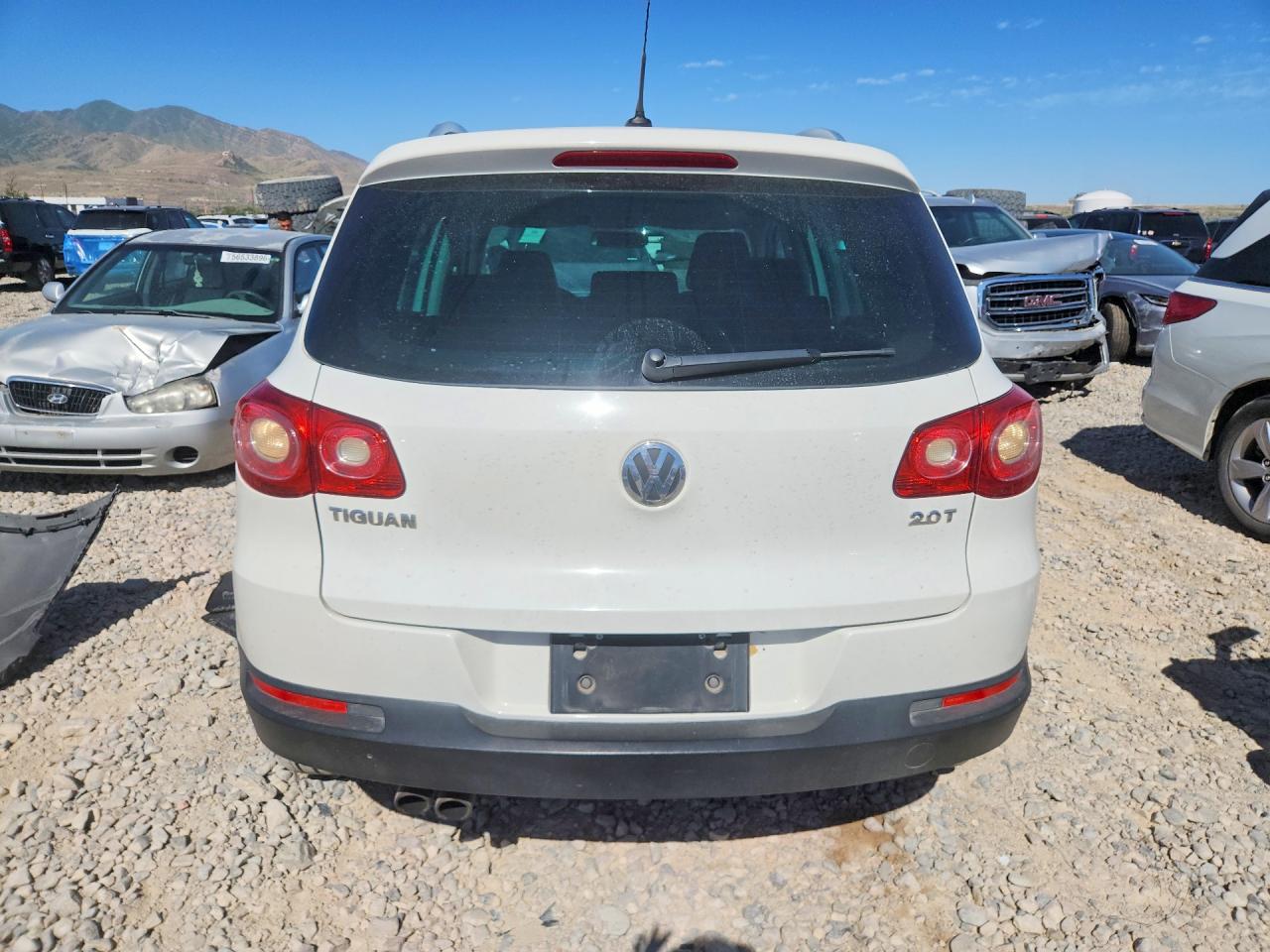 2011 Volkswagen Tiguan S Белый vin: WVGAV7AX3BW521493