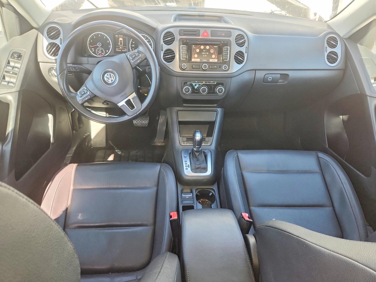 2011 Volkswagen Tiguan S Белый vin: WVGAV7AX3BW521493
