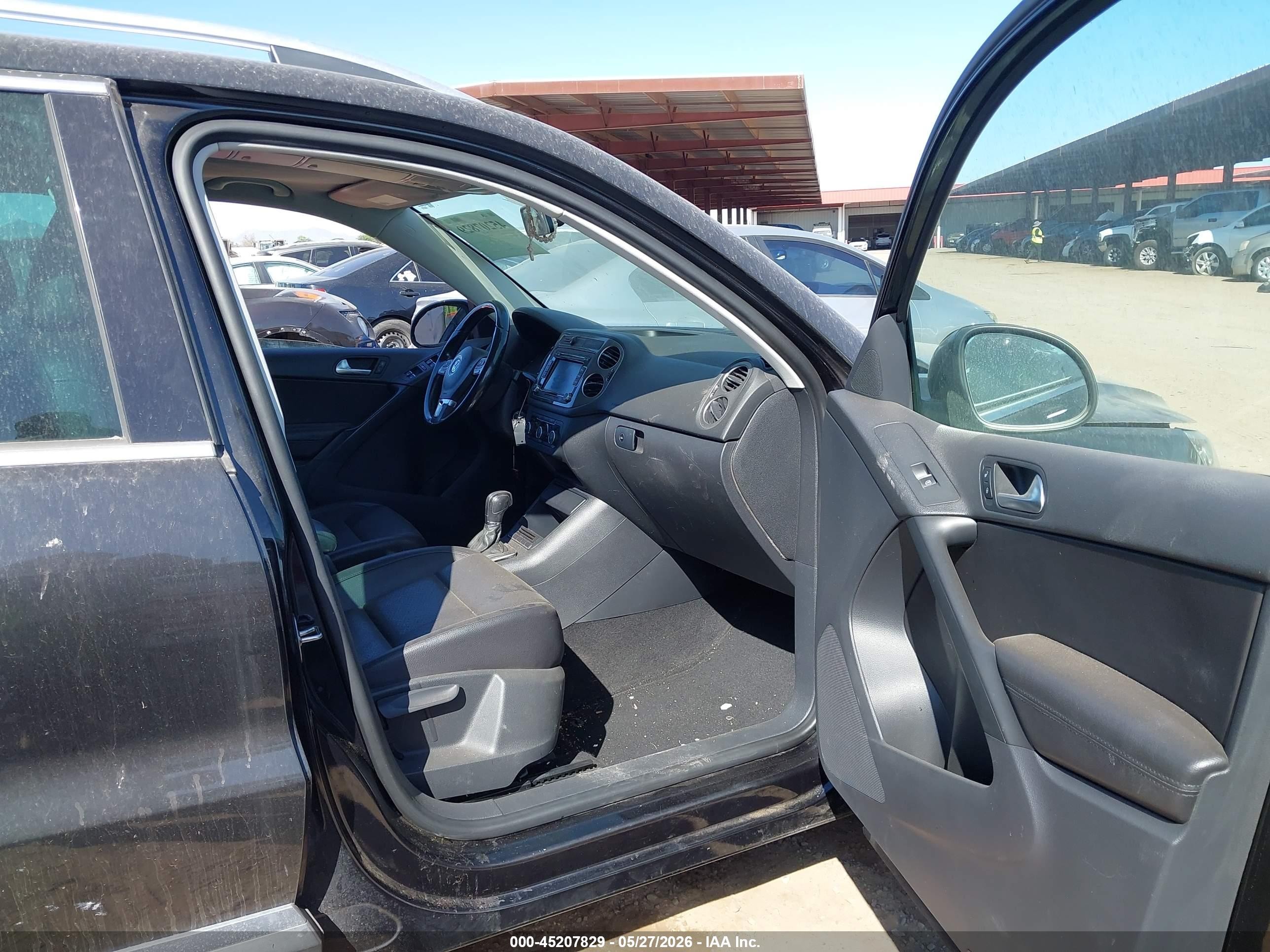 2012 Volkswagen Tiguan Le/s/se/sel Black vin: WVGAV7AX3CW514514