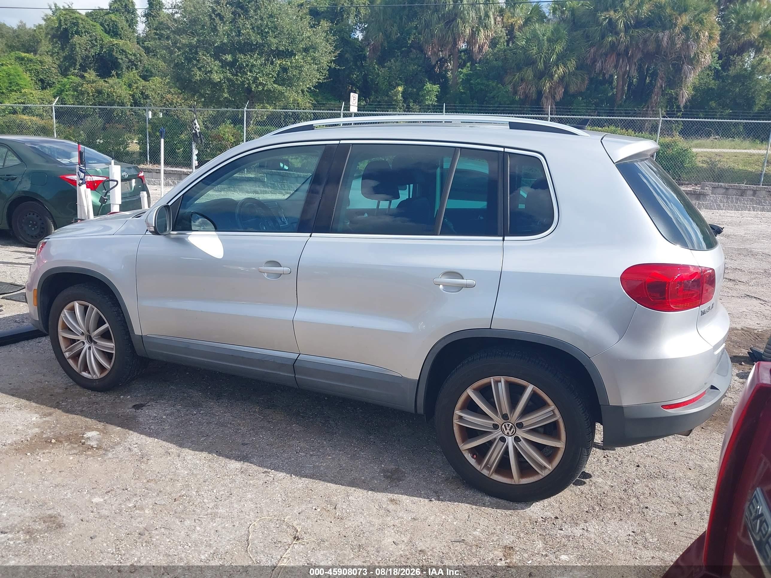 2012 Volkswagen Tiguan Se Red vin: WVGAV7AX3CW520376