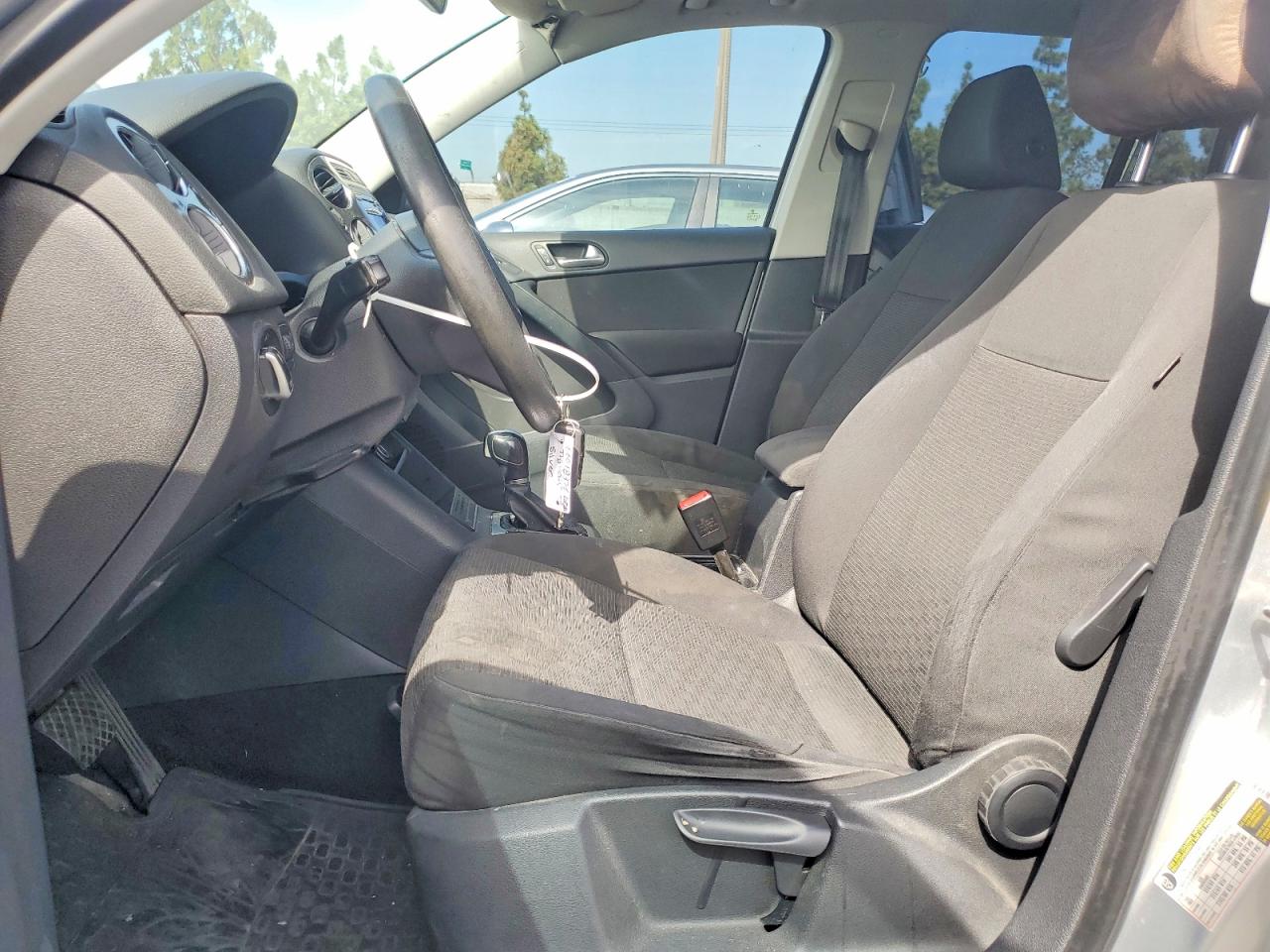 2012 Volkswagen Tiguan S Silver vin: WVGAV7AX3CW523469