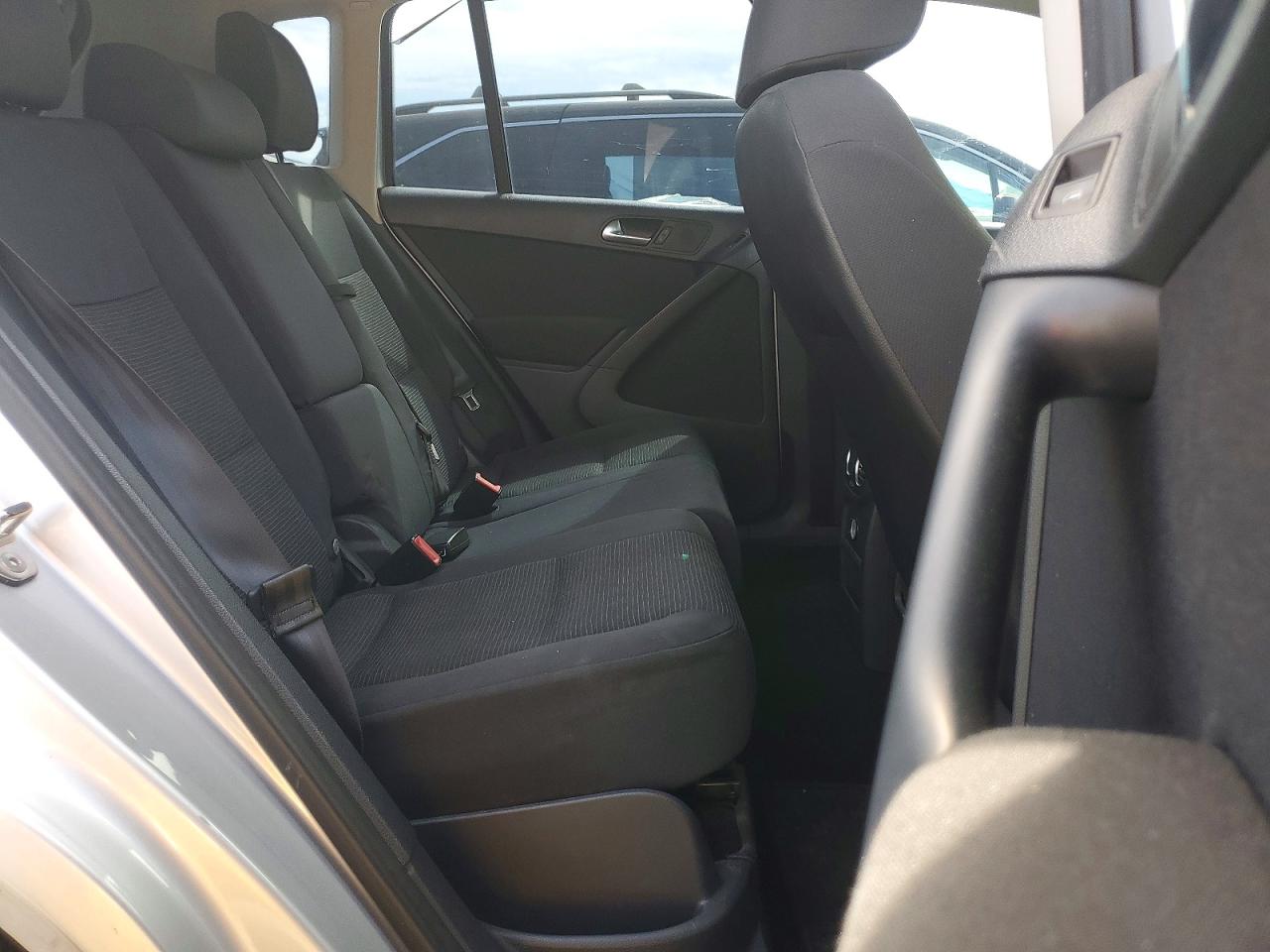 2012 Volkswagen Tiguan S Silver vin: WVGAV7AX3CW523469