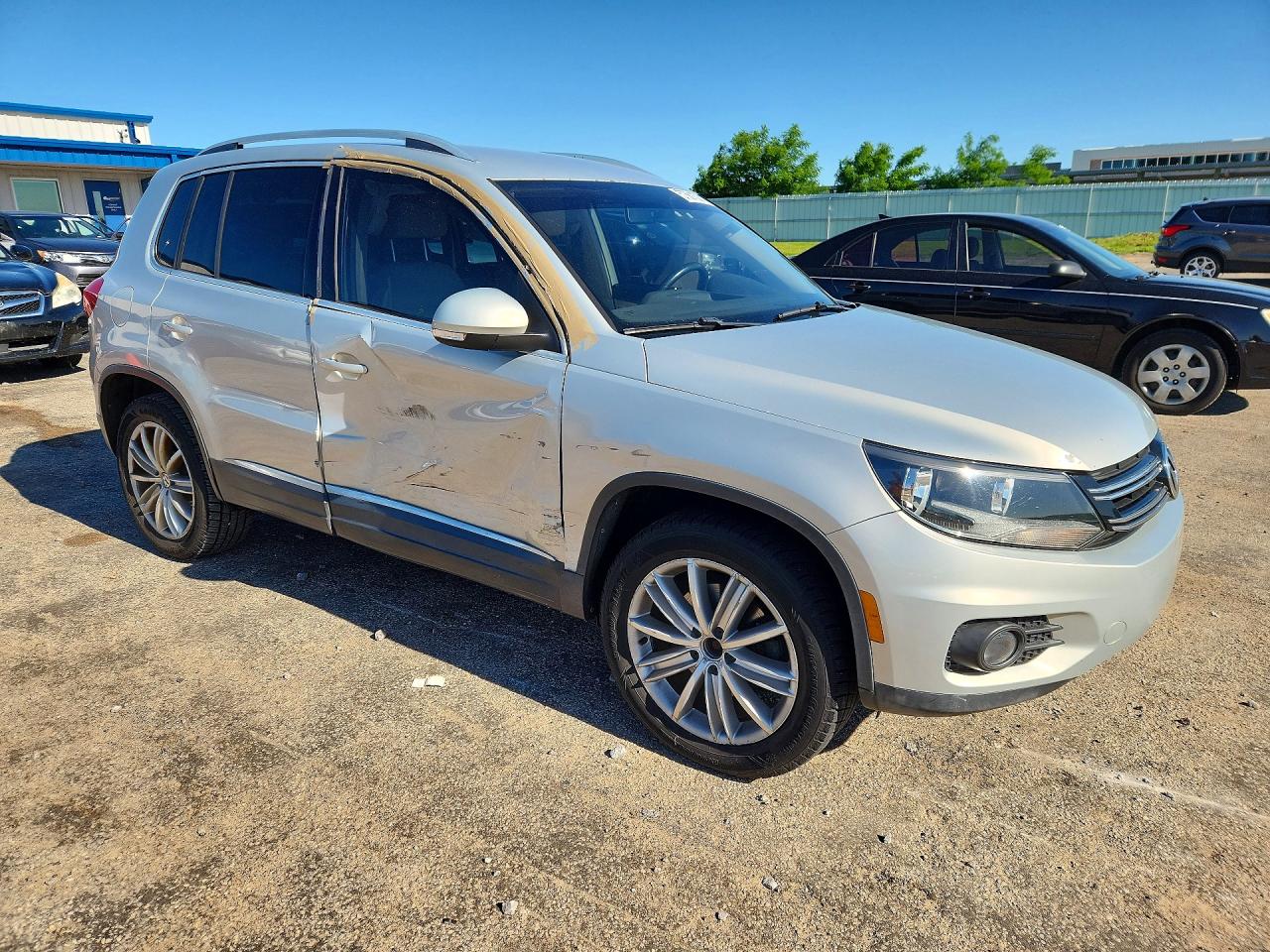 2012 Volkswagen Tiguan S Silver vin: WVGAV7AX3CW555550