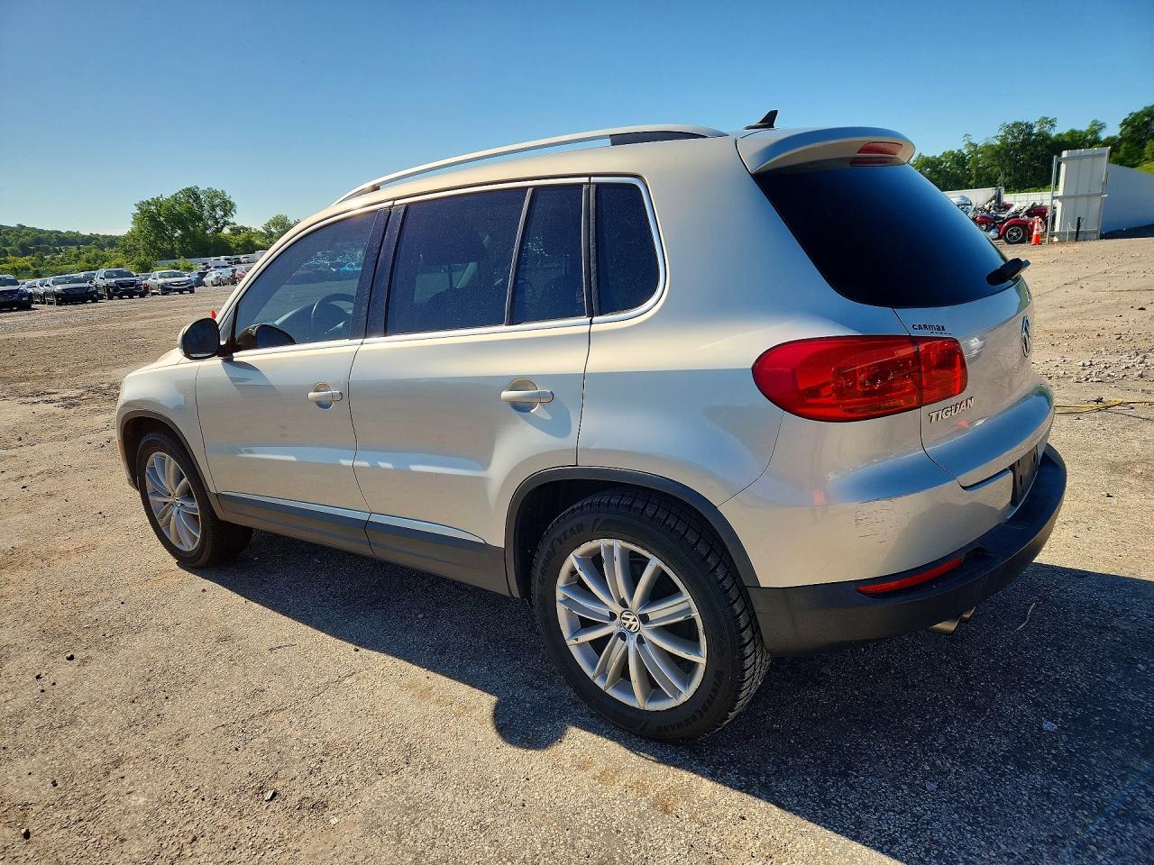 2012 Volkswagen Tiguan S Silver vin: WVGAV7AX3CW555550
