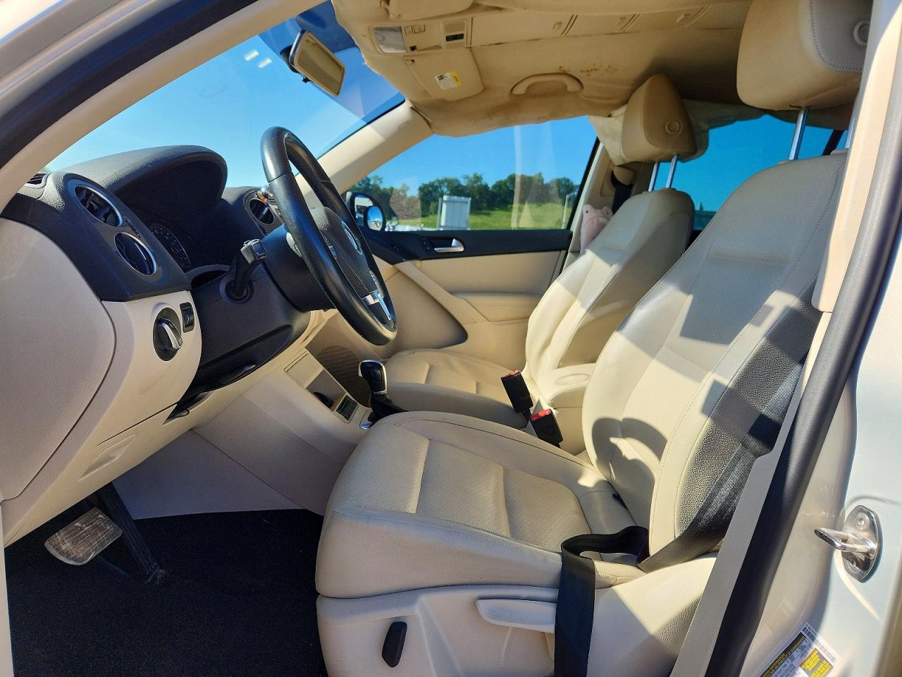 2012 Volkswagen Tiguan S Silver vin: WVGAV7AX3CW555550