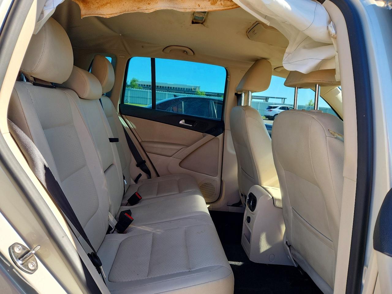 2012 Volkswagen Tiguan S Silver vin: WVGAV7AX3CW555550
