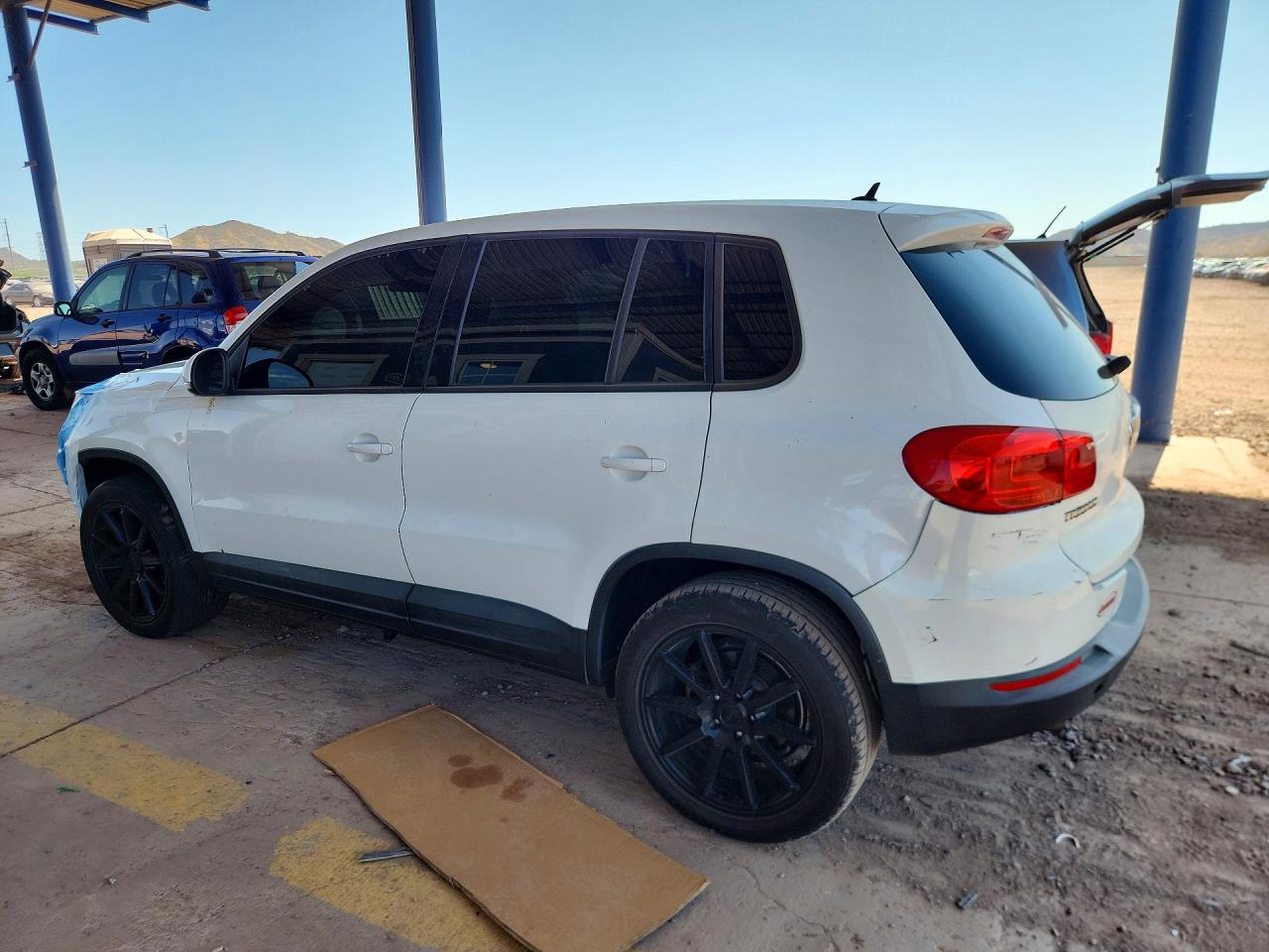 2012 Volkswagen Tiguan S White vin: WVGAV7AX3CW557637