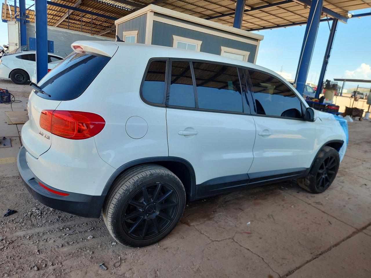 2012 Volkswagen Tiguan S White vin: WVGAV7AX3CW557637
