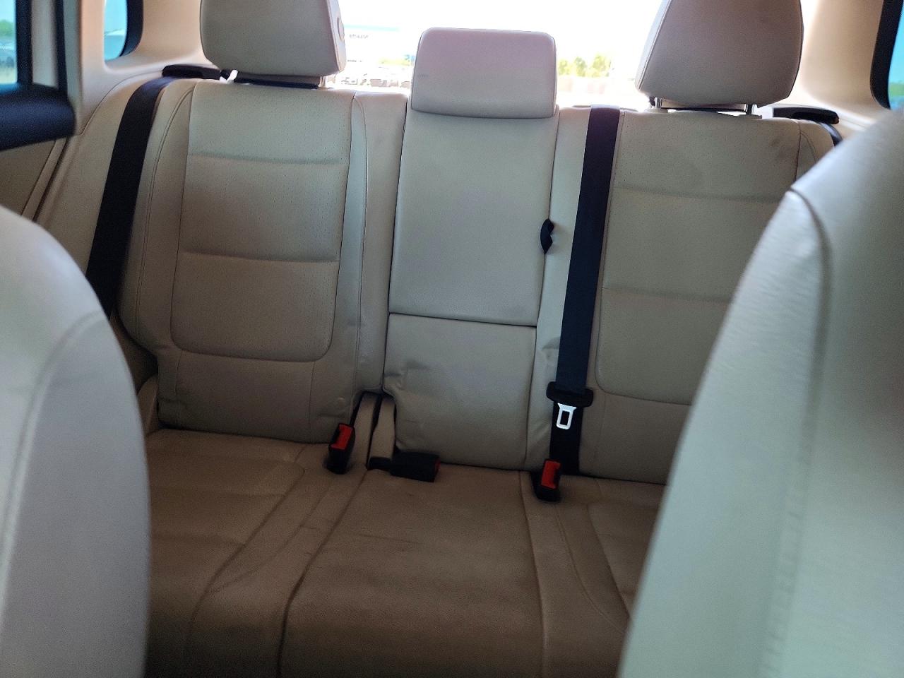 2012 Volkswagen Tiguan S White vin: WVGAV7AX3CW557637
