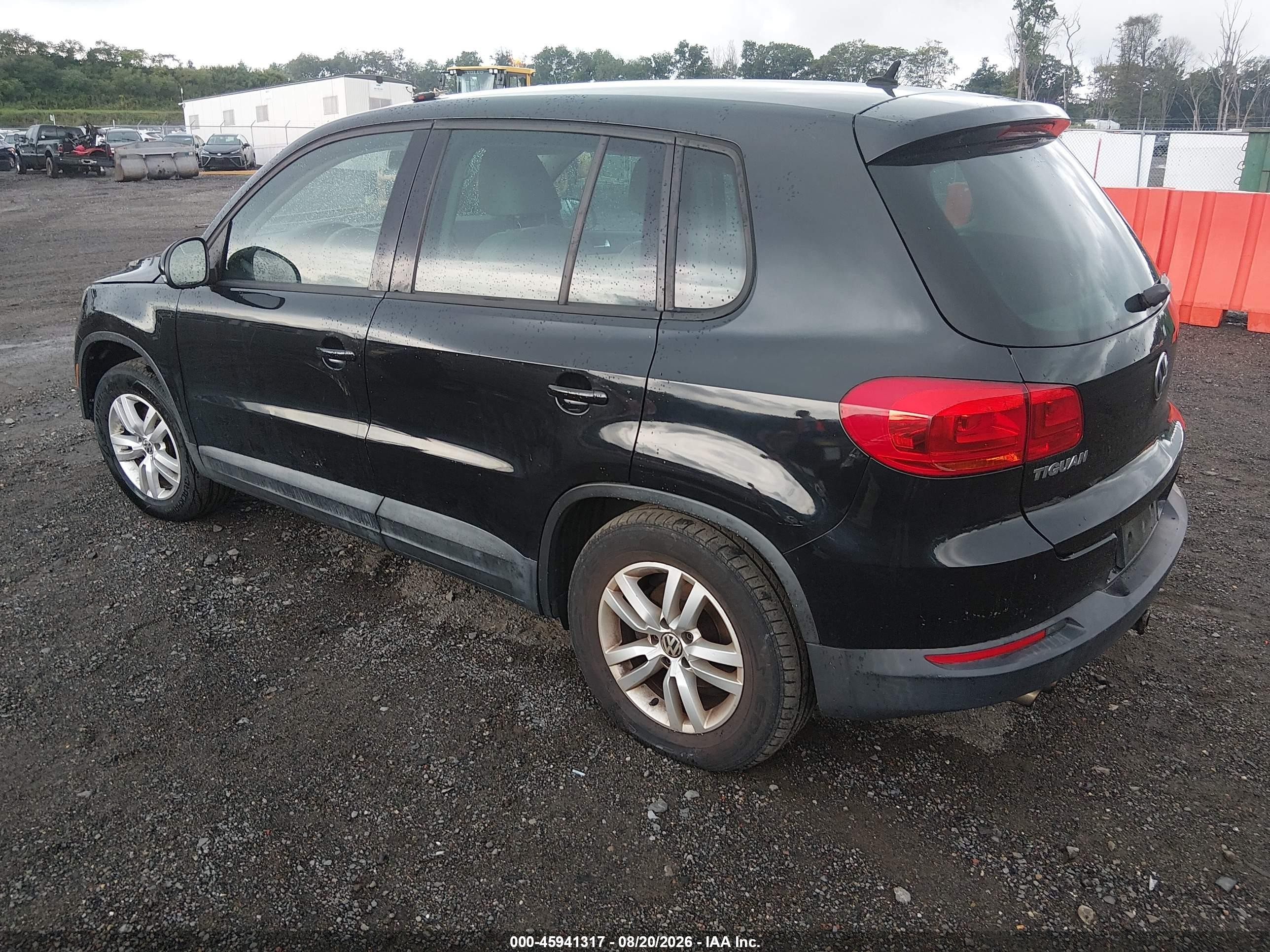 2012 Volkswagen Tiguan Le Black vin: WVGAV7AX3CW568640