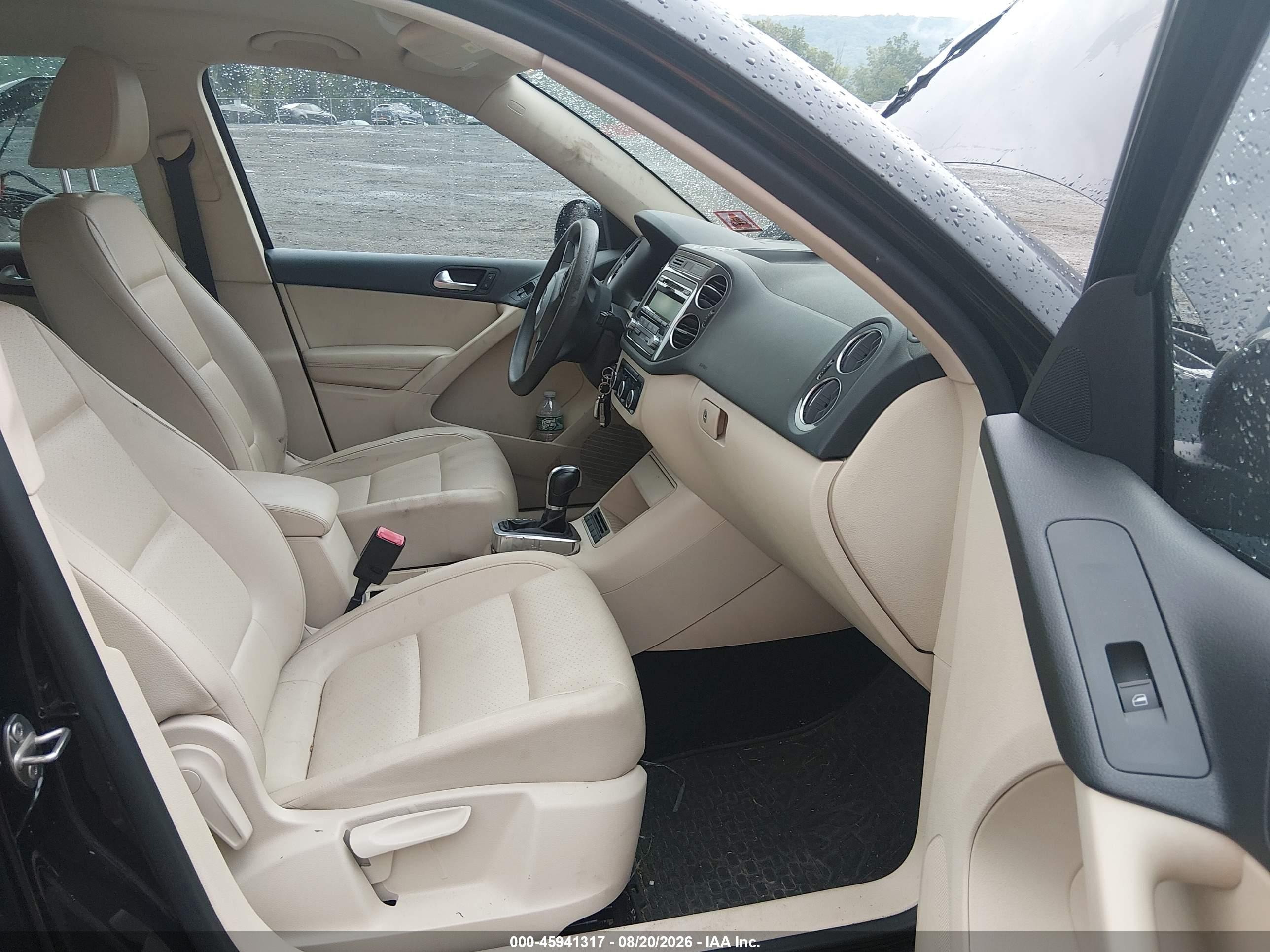 2012 Volkswagen Tiguan Le Black vin: WVGAV7AX3CW568640